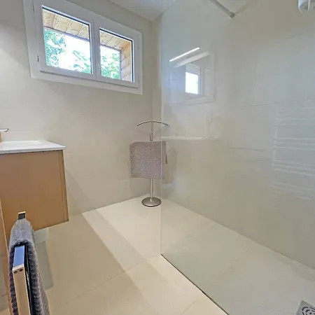 Maison Renovee Avec Piscine Privee, 3 A - Fr-1-824-8 Holiday home *